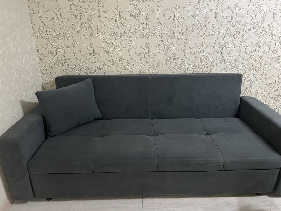 Продам раскладной диван с подушками