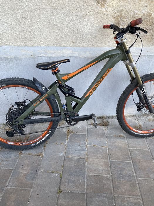 Vând bicicletă mondraker dh