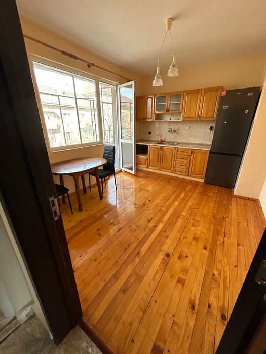 Продава/Дава под наем четиристаен апартамент зад Съвета в град Димитровград