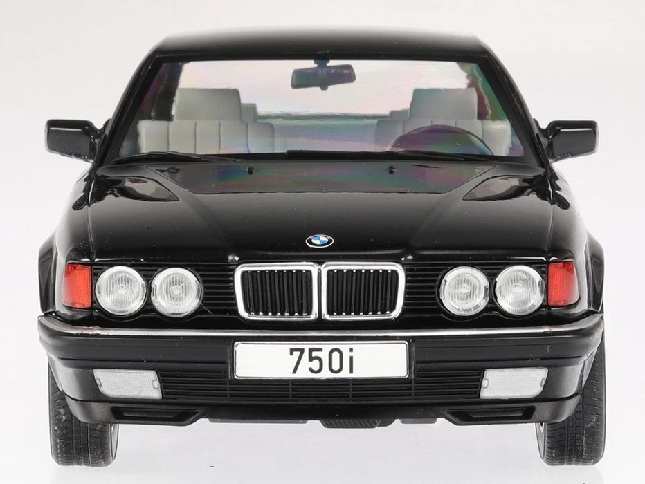 BMW E32  1:18  Model Car Group