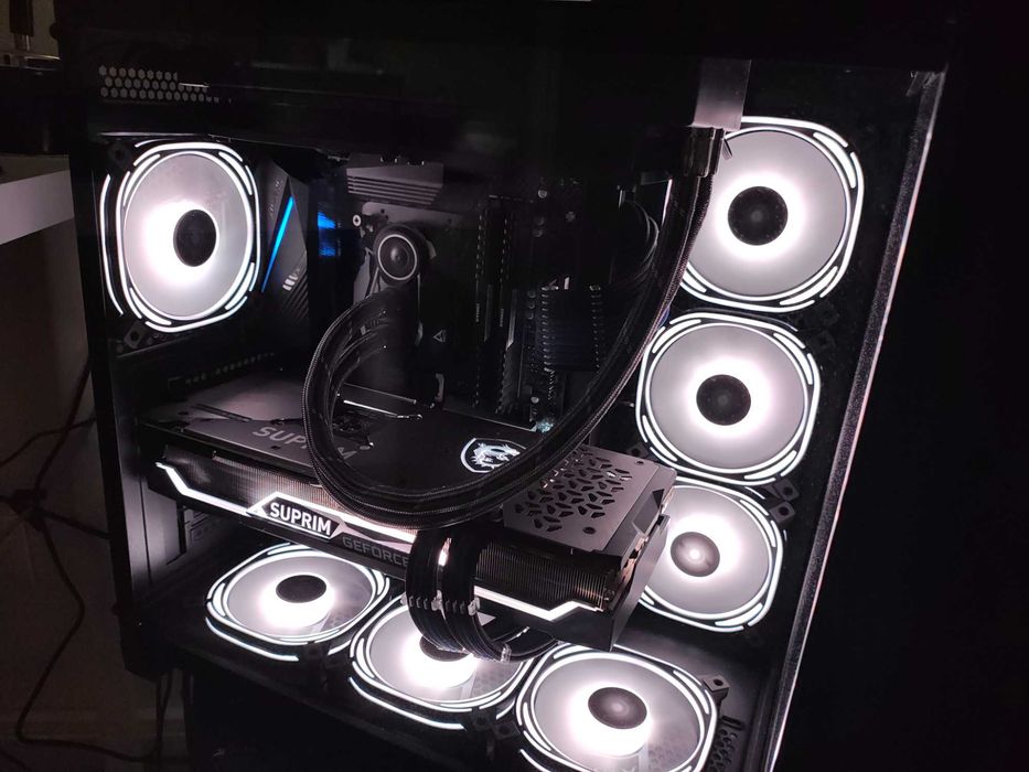 PC GAMiNG Ryzen 7 5800x NViDiA 3070ti Suprim X