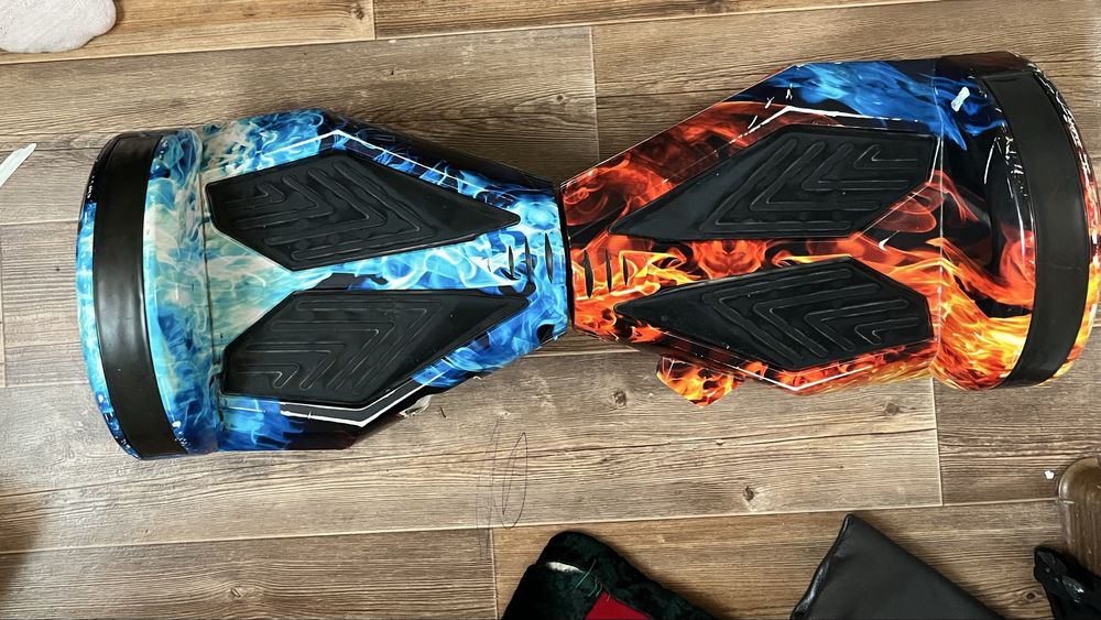 Трюковой гидроскутер с трещиной