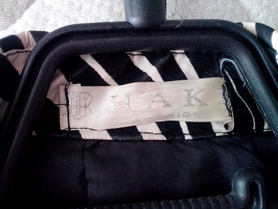 Продавам комплект дамски къс шлифер и обувки на токчета.