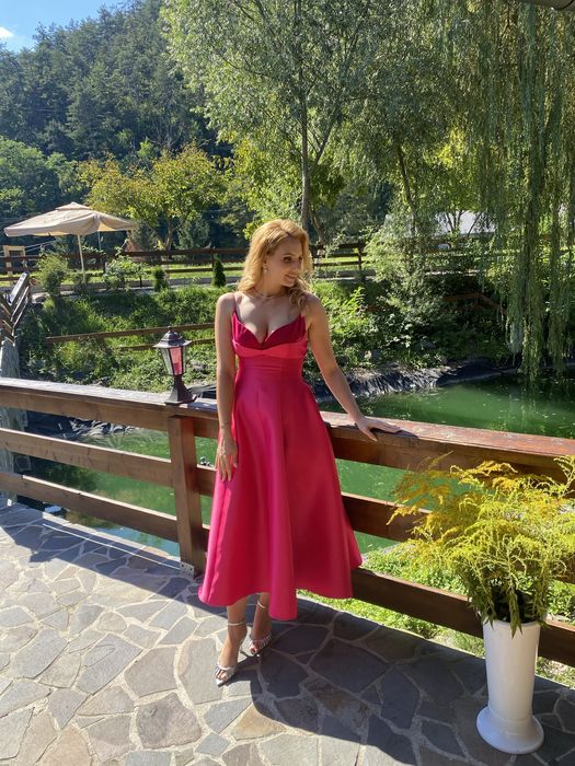 Rochie model deosebit fucsia