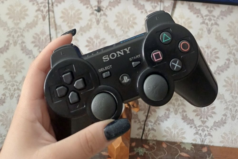 Продам PS3 в отличном состоянии