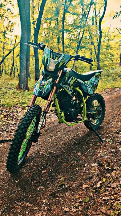Vînd cross 150cc
