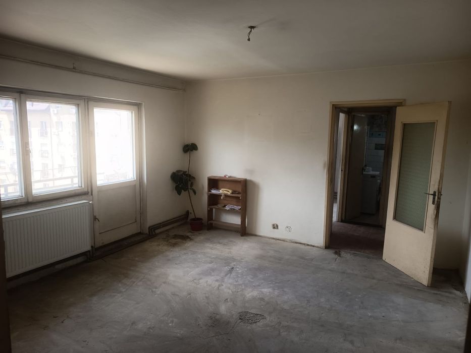 Vand apartament doua camere  Confecții
