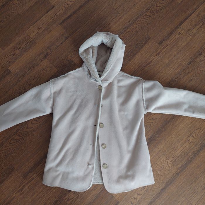 Продам комбинезон и куртки на девочку  от 5 до 10 лет