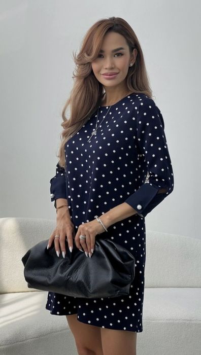 Продам платье темно синее в горошек