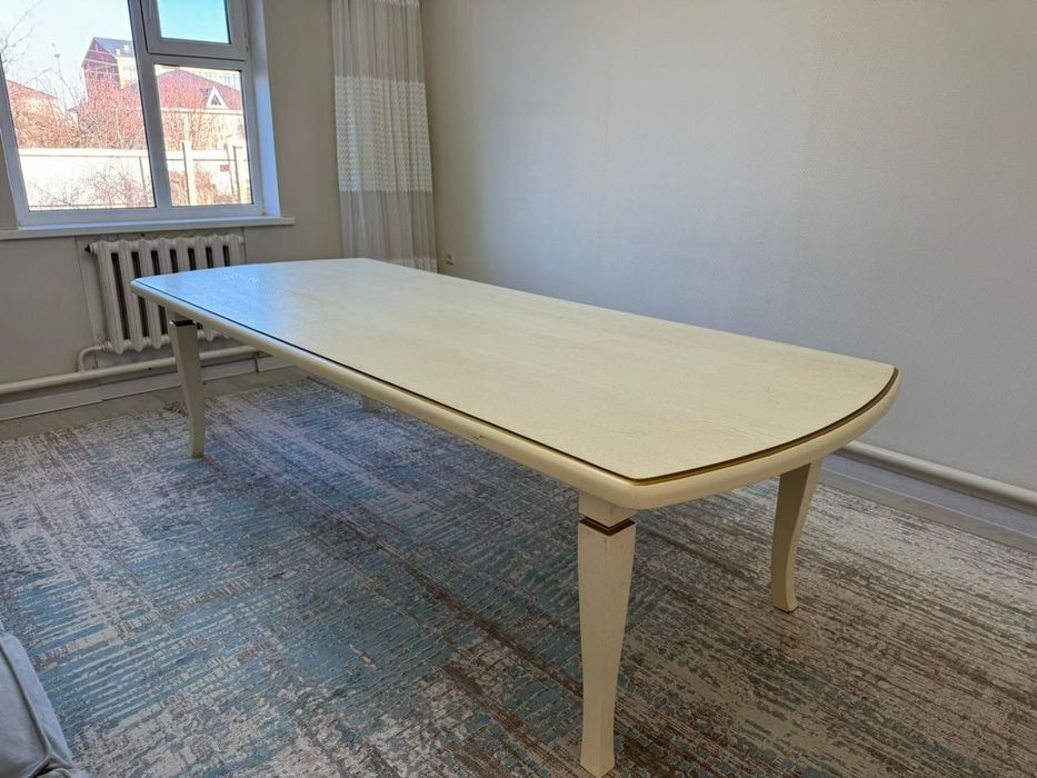 Стол сатылады  үш метр