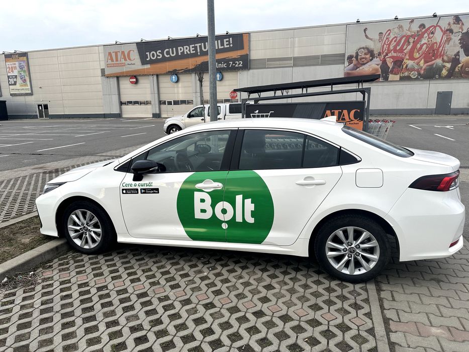 Inchiriez Toyota Corolla (2025/2026)  HYBRID +GPL