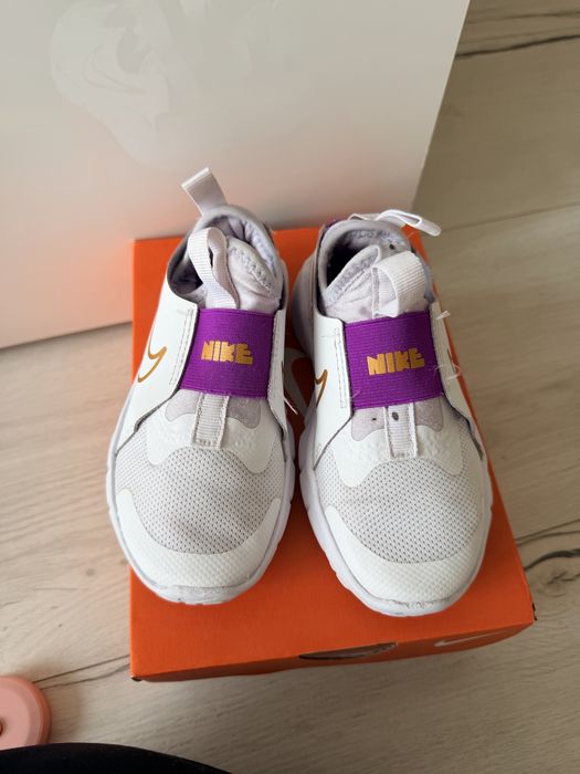 Маратонки Nike номер 27,5