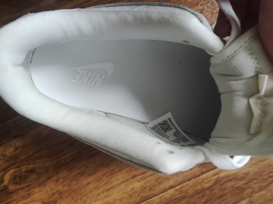 Кроссовки  Nike новые 38р