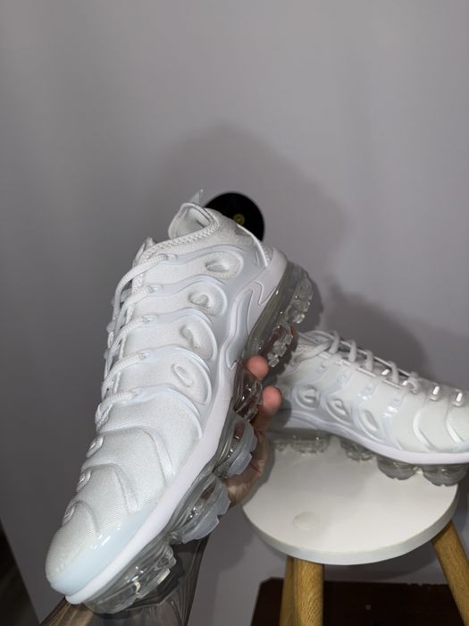 Adidasi Nike vapormax albi marimea 42 (jordan,af,j4)
