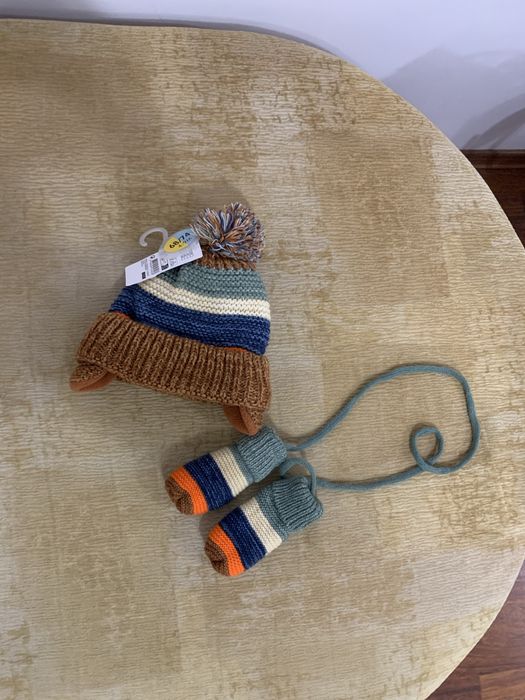 Set caciulita si manusi