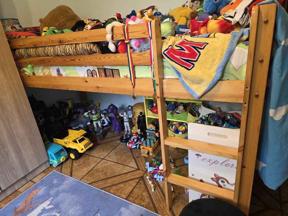 Pat etajat pentru copii cu topogan