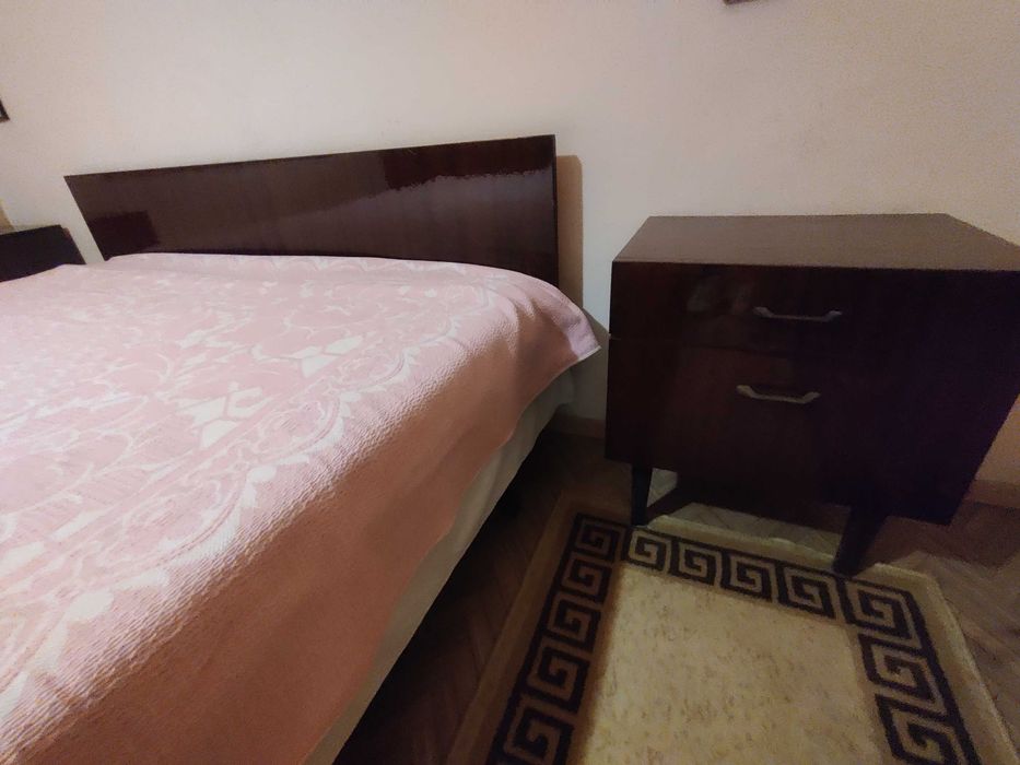 Спалня с нощни шкафчета
