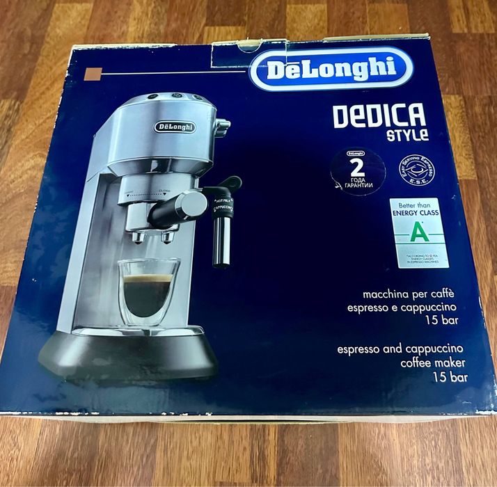 Продаётся кофеварка DeLonghi Dedica style 15 bar