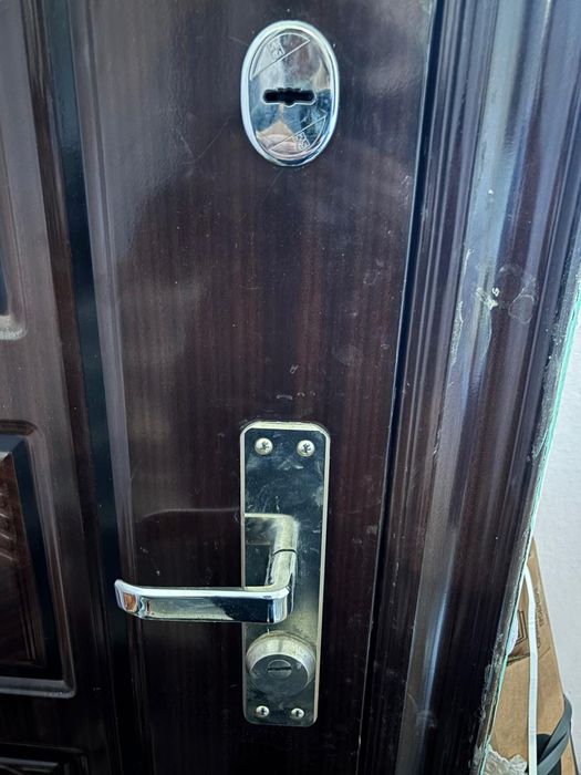 Входная дверь, см. описание