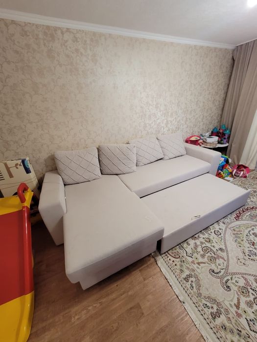 Диван светлый 3 метра