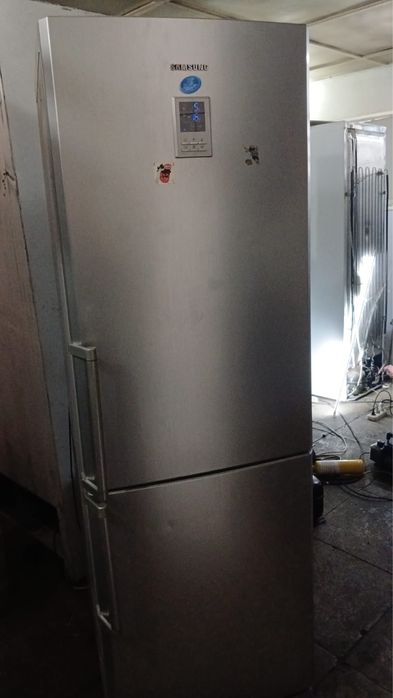 Холодильник Samsung