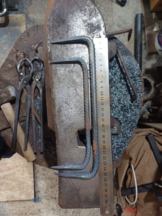 Vând scoabe construcții de 8mm și 10mm