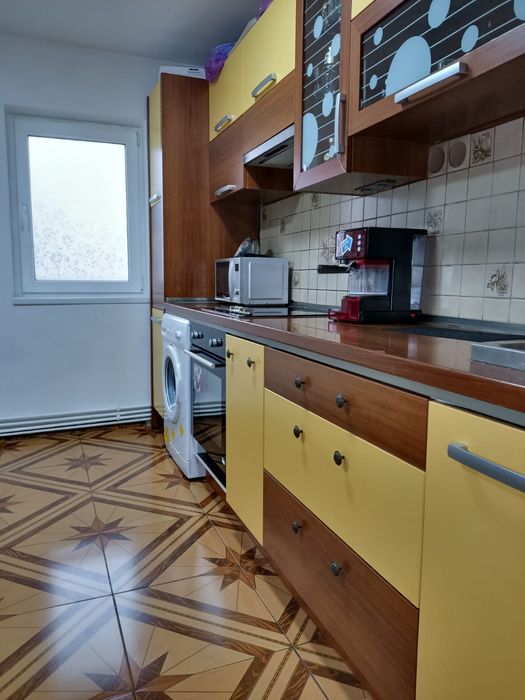 Apartament cu trei camere și Masina