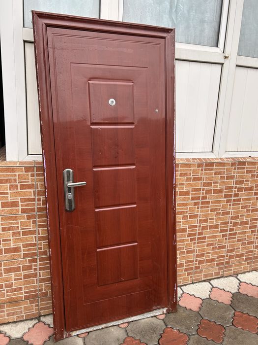 Продам дверь в хорошем состоянии