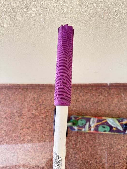 Продам трюковой кастрмный самокат