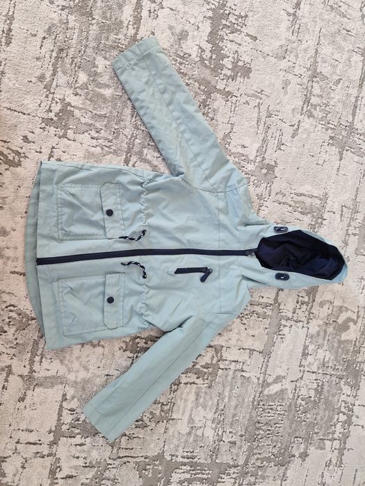 Geaca impermeabila primăvara