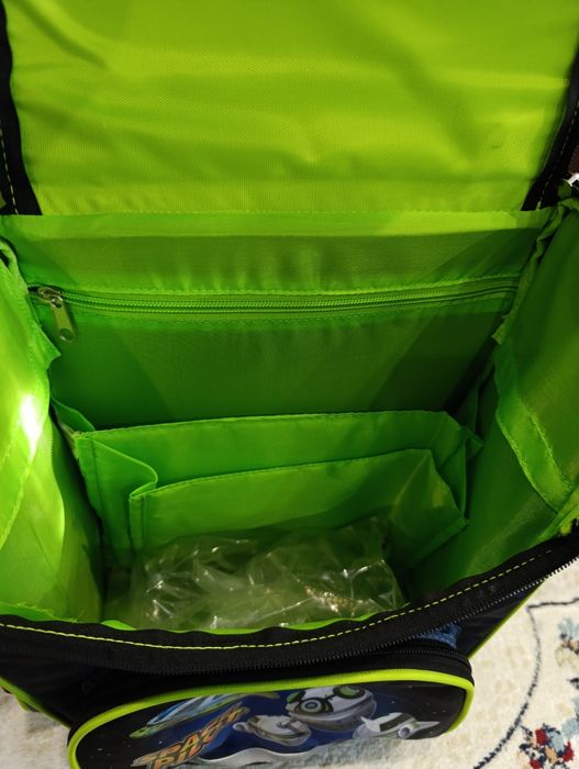 Продам школьный портфель