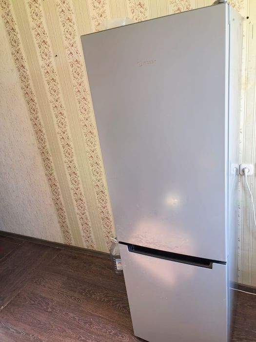 Продаю холодильник