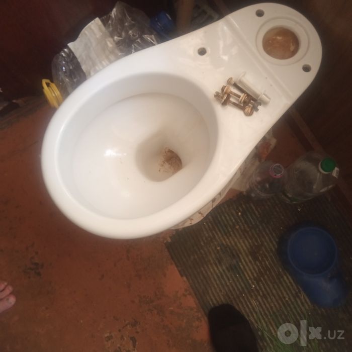 Унитаз в хорошем состоянии.
