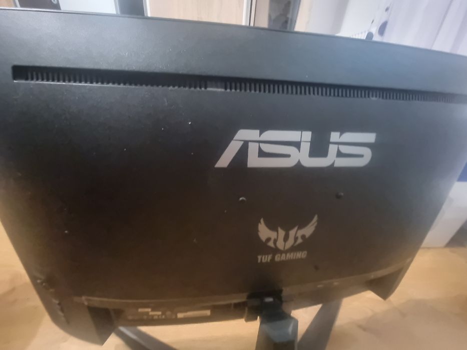 Monitor Asus TUF curbat