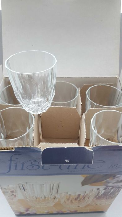 18 pahare set NOU în cutie originală