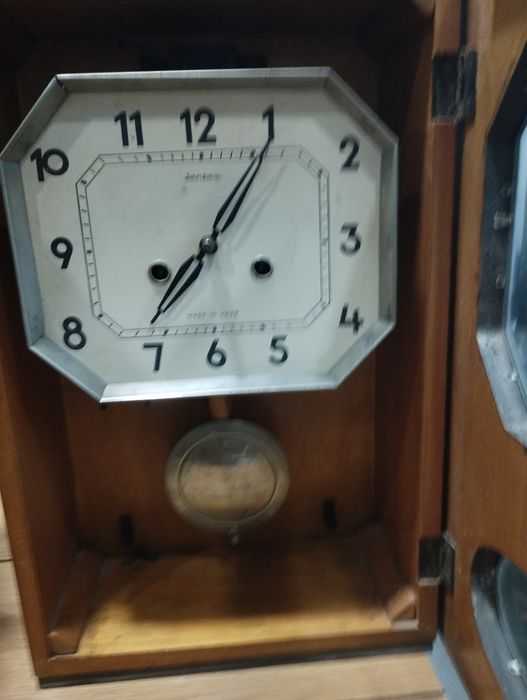 Стари стенни часовници