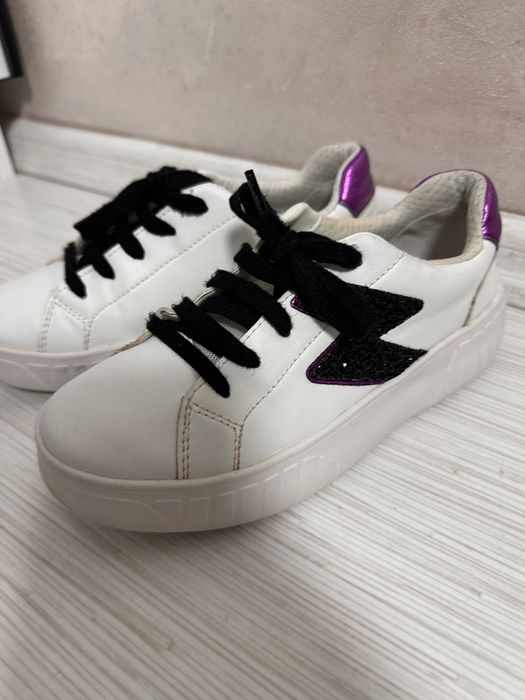 Adidasi fete marimea 33,5  34