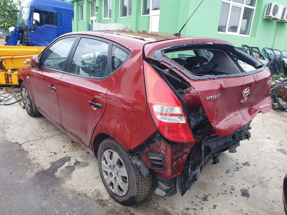 portiera usa stanga dreapta fata spate volan alternator electromotor compresor clima Hyundai i30 motor 1.6crdi dezmembrez