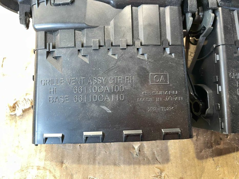 Вентилационна Решетка Парно 66110CA110 Toyota GT86 2018 Subaru BRZ