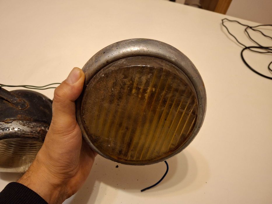 Стари ретро: настолен телефон Siemens, ел алуминиева тенджера и 2 фара