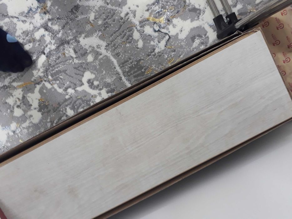 laminant pol sotiladi yangi 32 class 8 mm