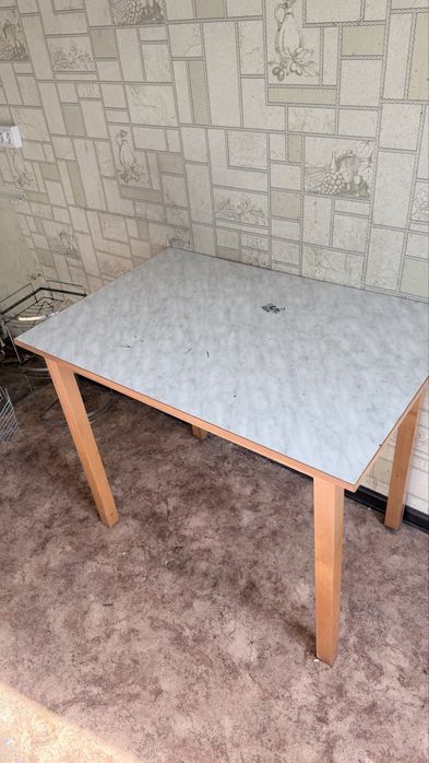 Продам стол кухоный