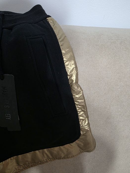 Bermude official street garment made by society
