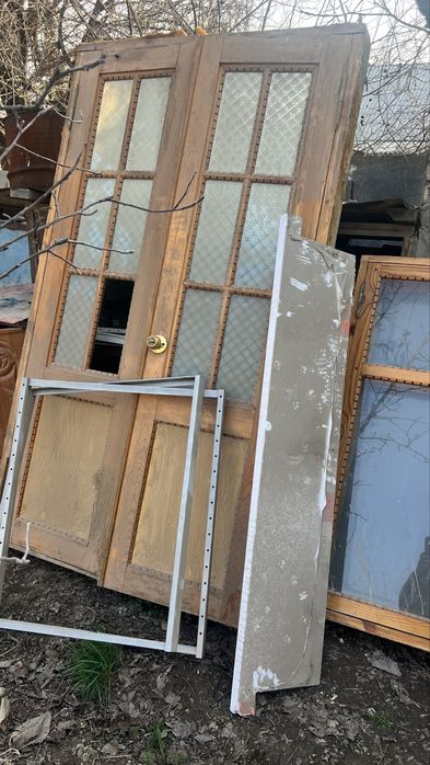 Продаю 2 окна и дверь
