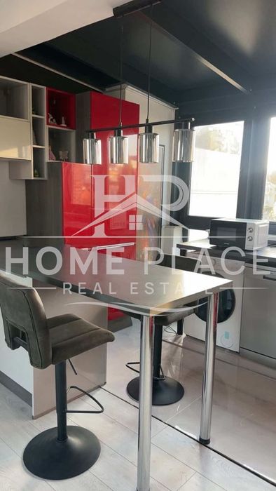 ПАРКОМЯСТО ! Тристаен апартамент под наем - Център