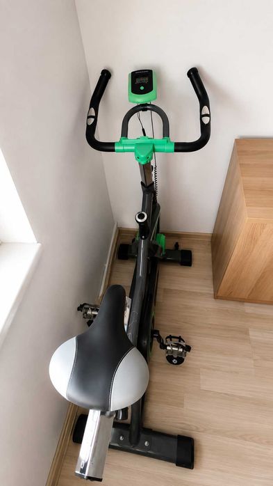 Bicicletă Spinning Cecotec Extreme 25 – Volantă 25 kg, LCD, Pulsometru, Rezistență Reglabilă