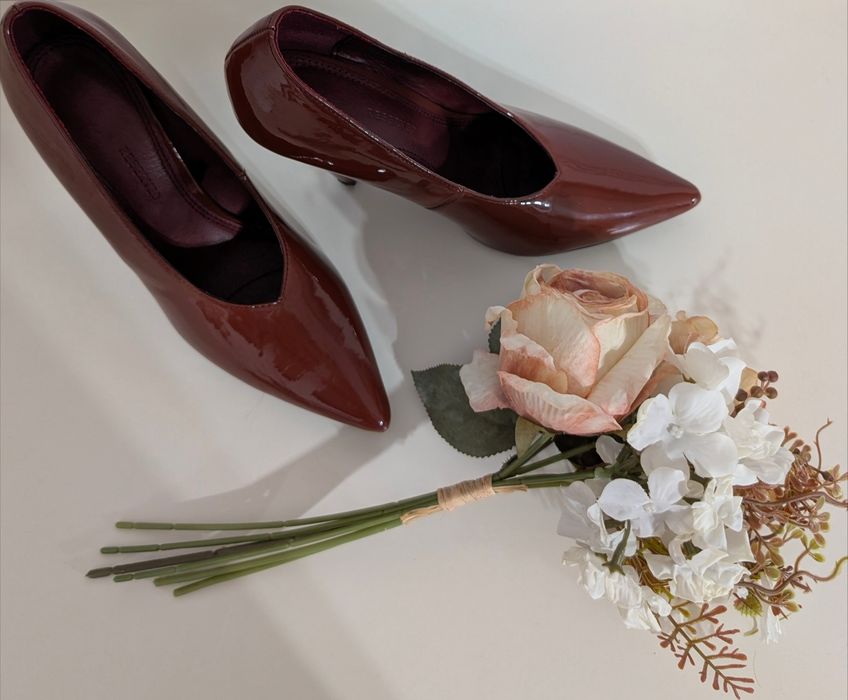 Pantofi eleganți cu toc, lac lucios, culoare burgundy