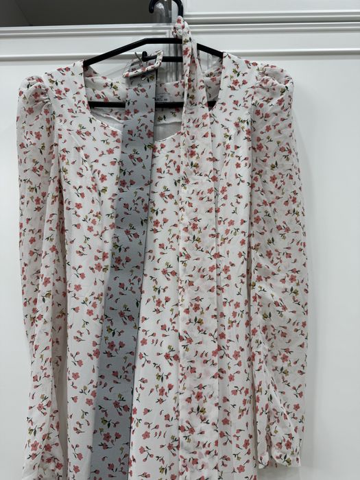 Белое  платье с цветами 42 размер