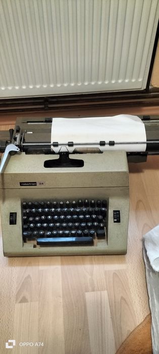 Mașină de scris Robotron 24.