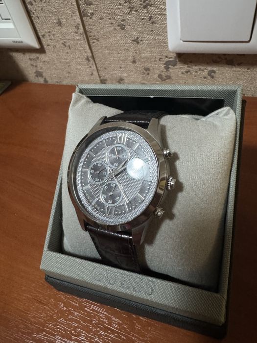 Часы Guess w0876g1 в хорошем состоянии